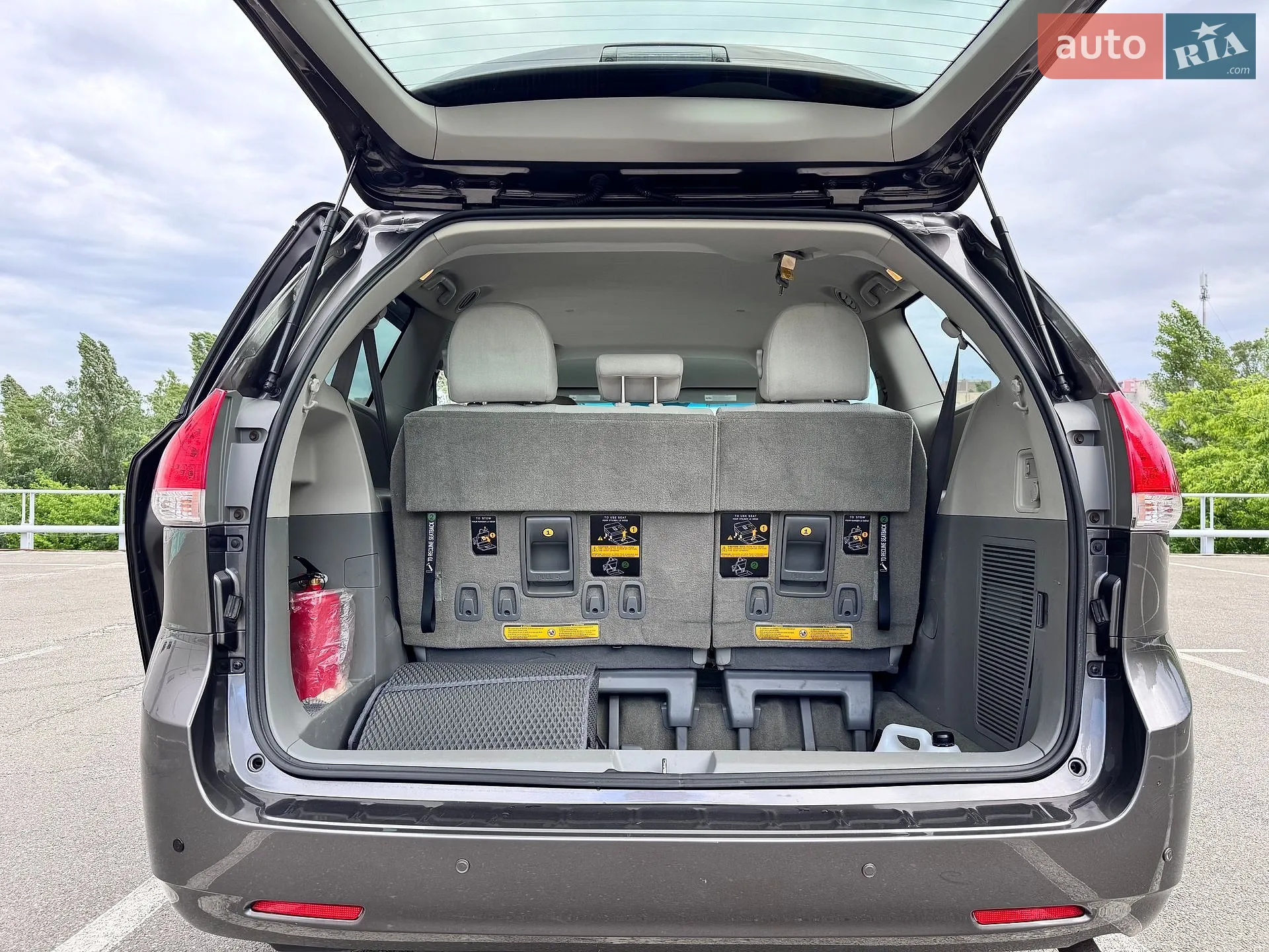 2012 Toyota Sienna - мініатюра 13