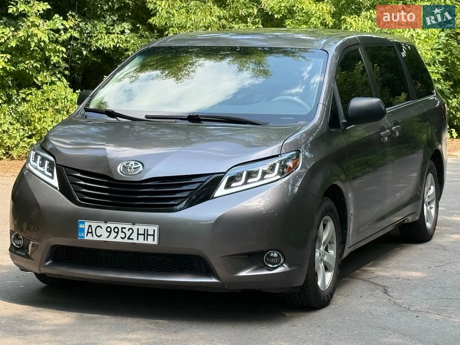 Toyota Sienna 2010 VIN 5TDKA3DC0BS003993 фото оголошення 2 з 16