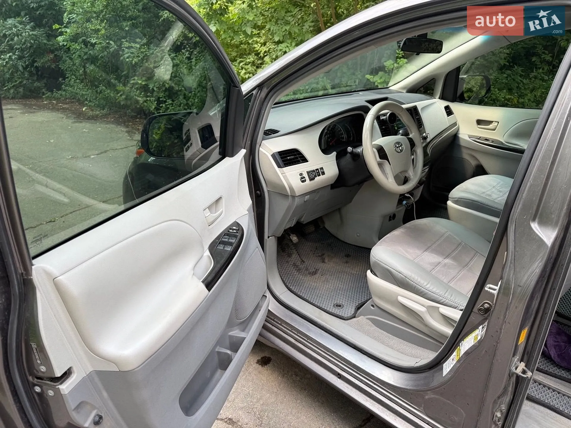 Toyota Sienna 2010 VIN 5TDKA3DC0BS003993 фото оголошення 9 з 16