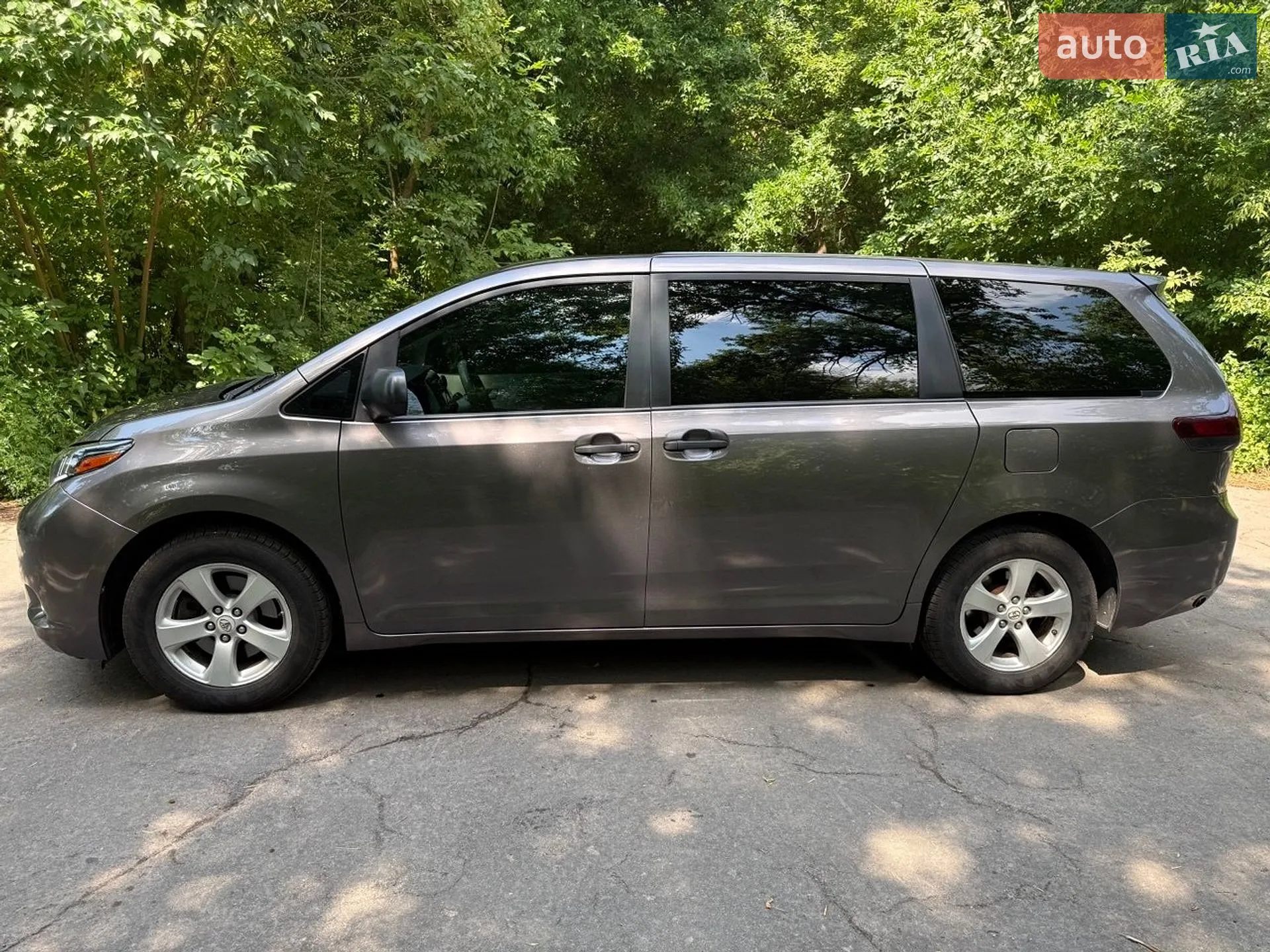 Toyota Sienna 2010 VIN 5TDKA3DC0BS003993 фото оголошення 3 з 16