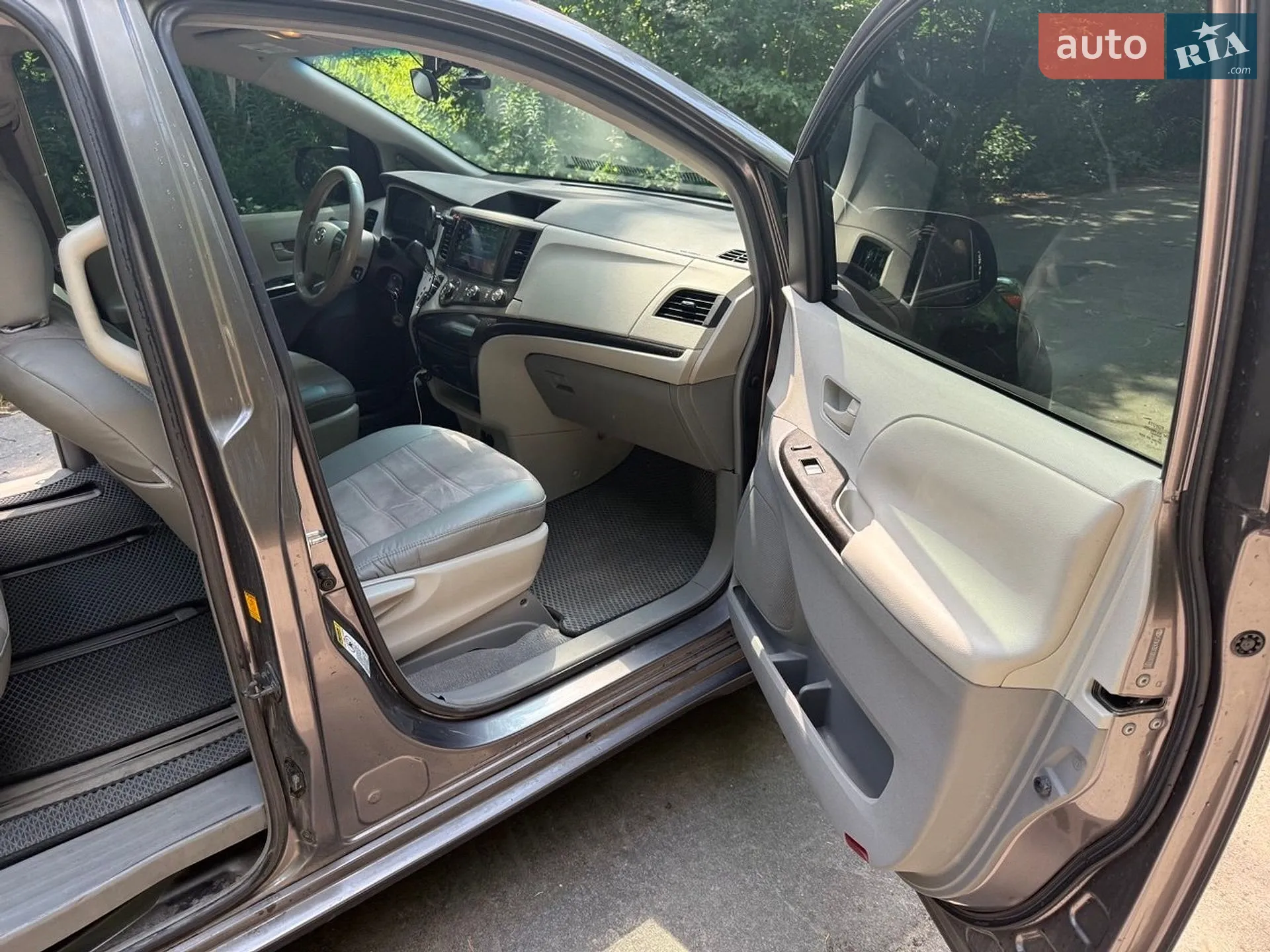 Toyota Sienna 2010 VIN 5TDKA3DC0BS003993 фото оголошення 10 з 16