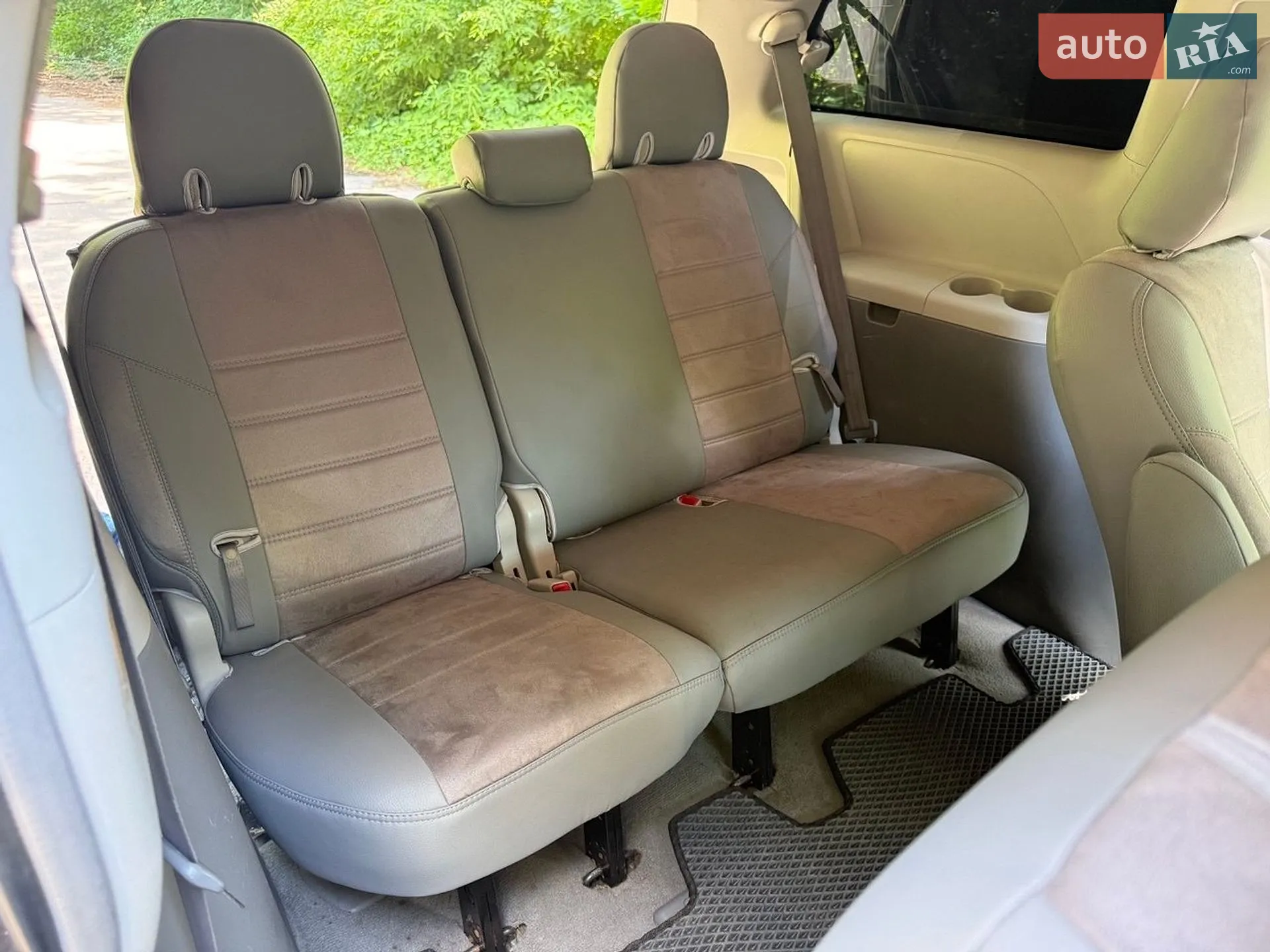 Toyota Sienna 2010 VIN 5TDKA3DC0BS003993 фото оголошення 12 з 16