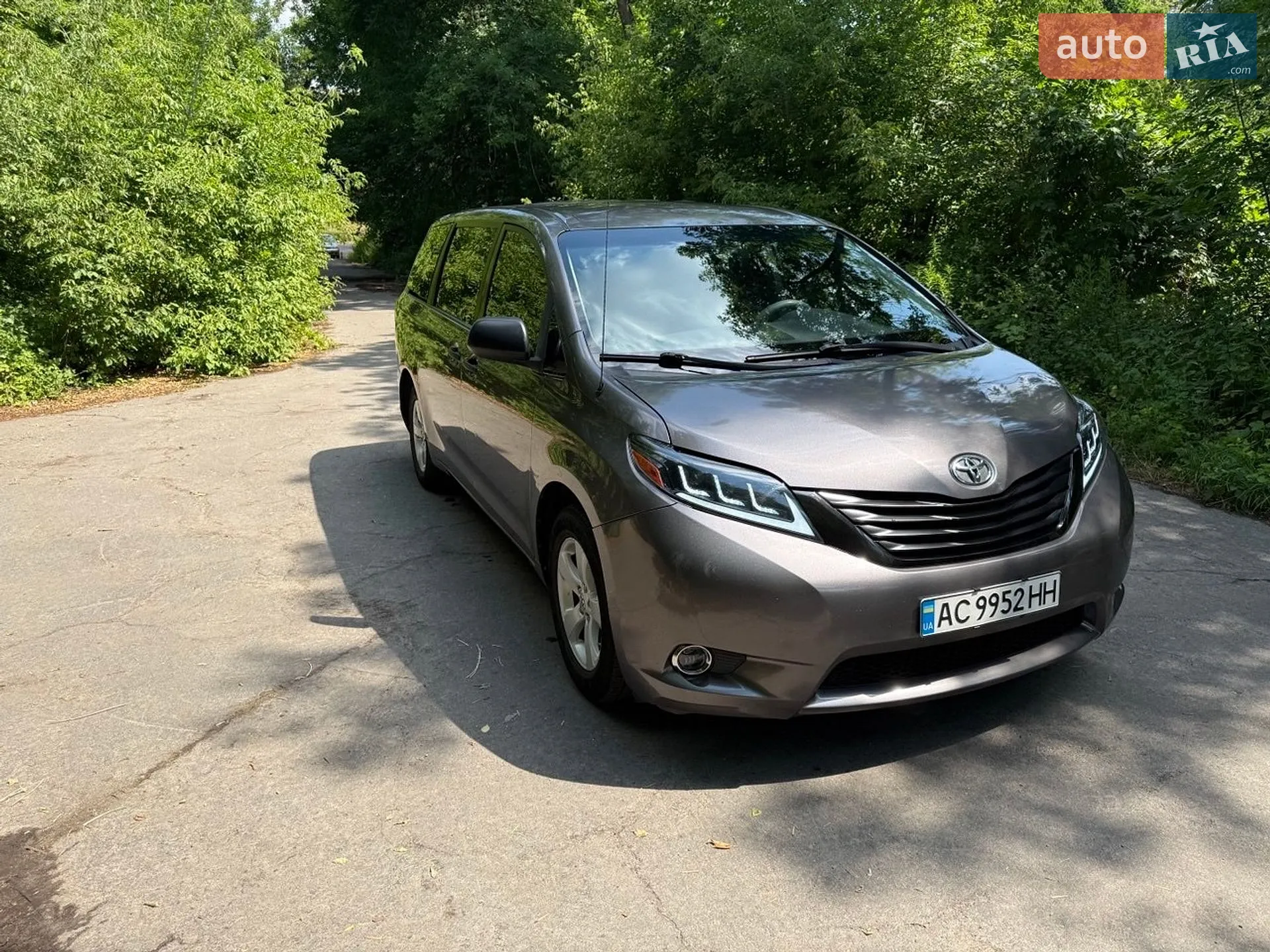 2010 Toyota Sienna - мініатюра 8