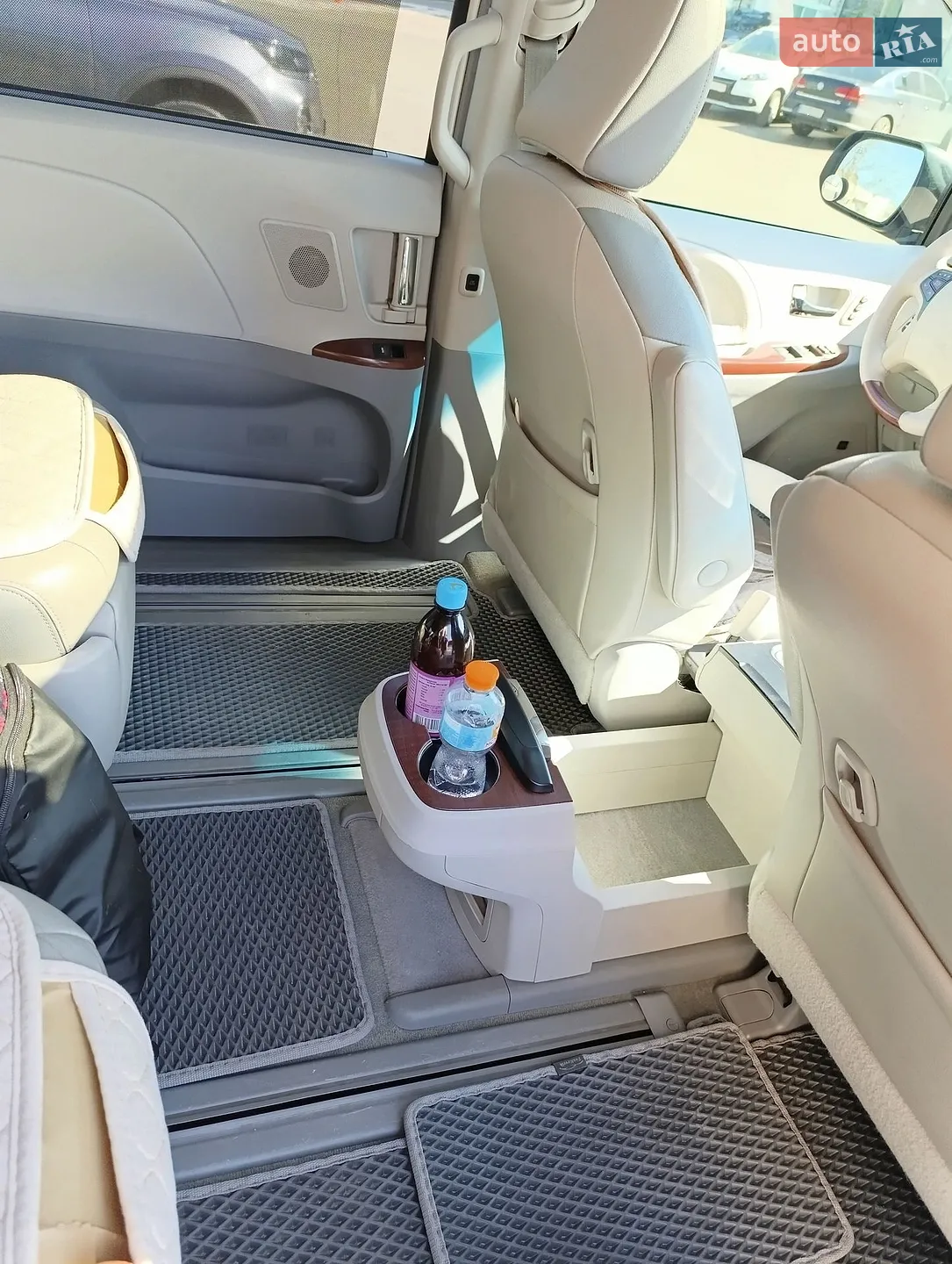 2012 Toyota Sienna - мініатюра 13