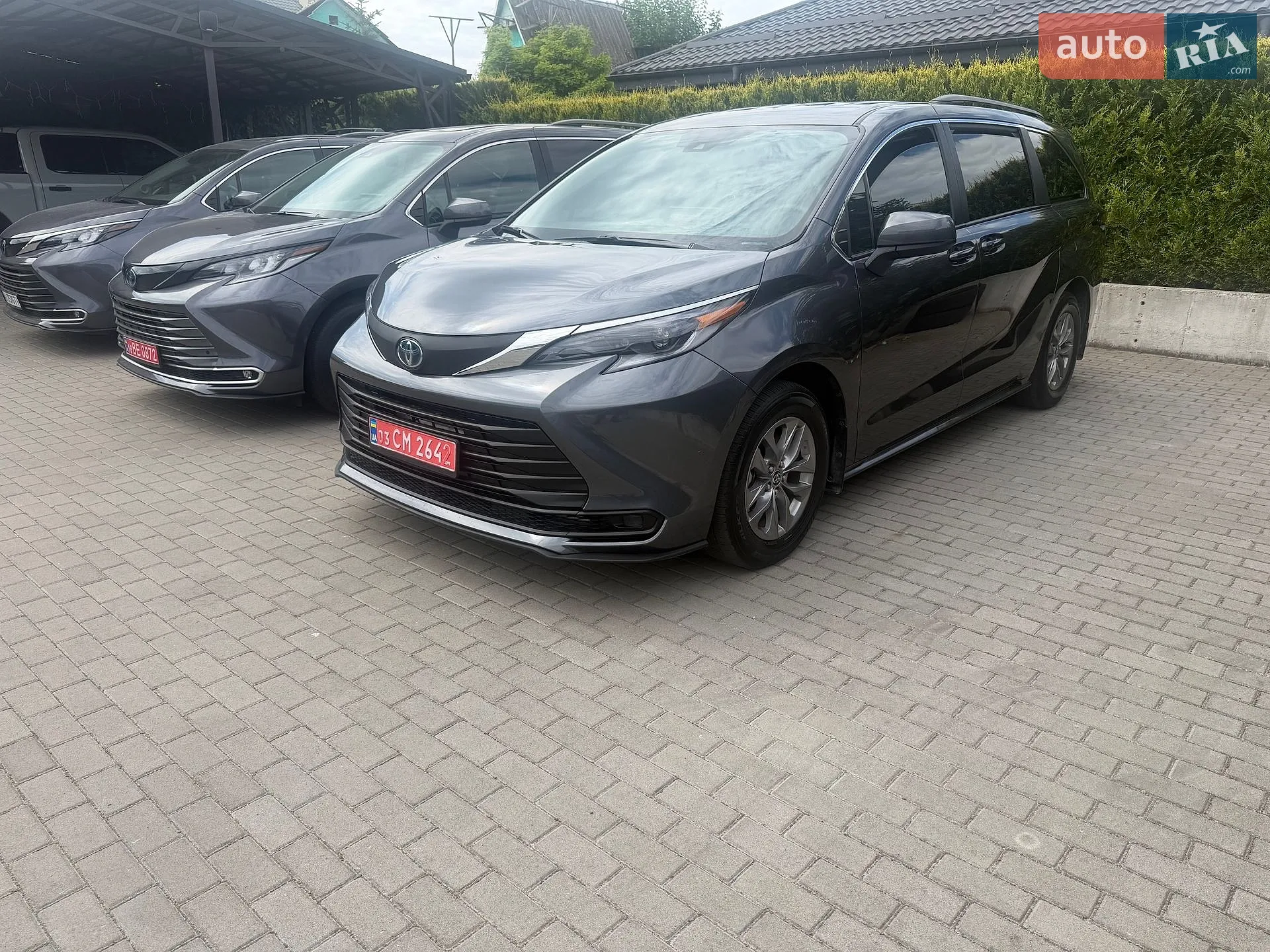 2025 Toyota Sienna - фото 1