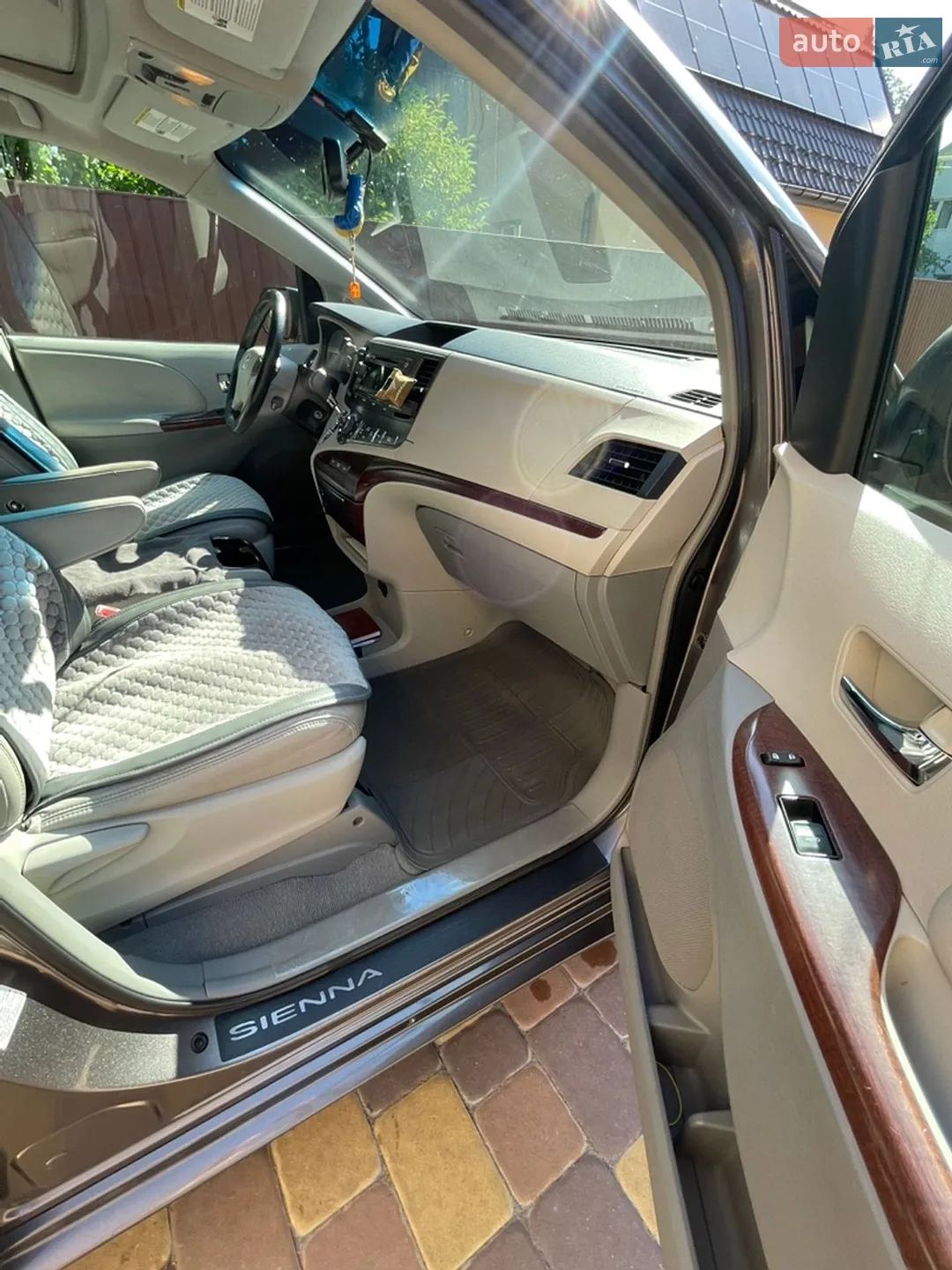 2010 Toyota Sienna - мініатюра 19