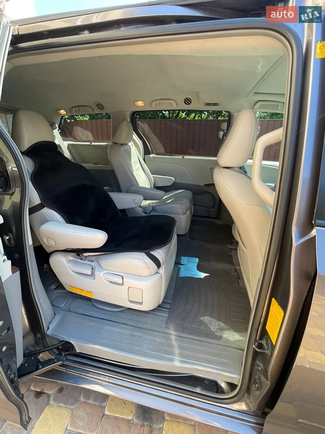 2010 Toyota Sienna - мініатюра 20