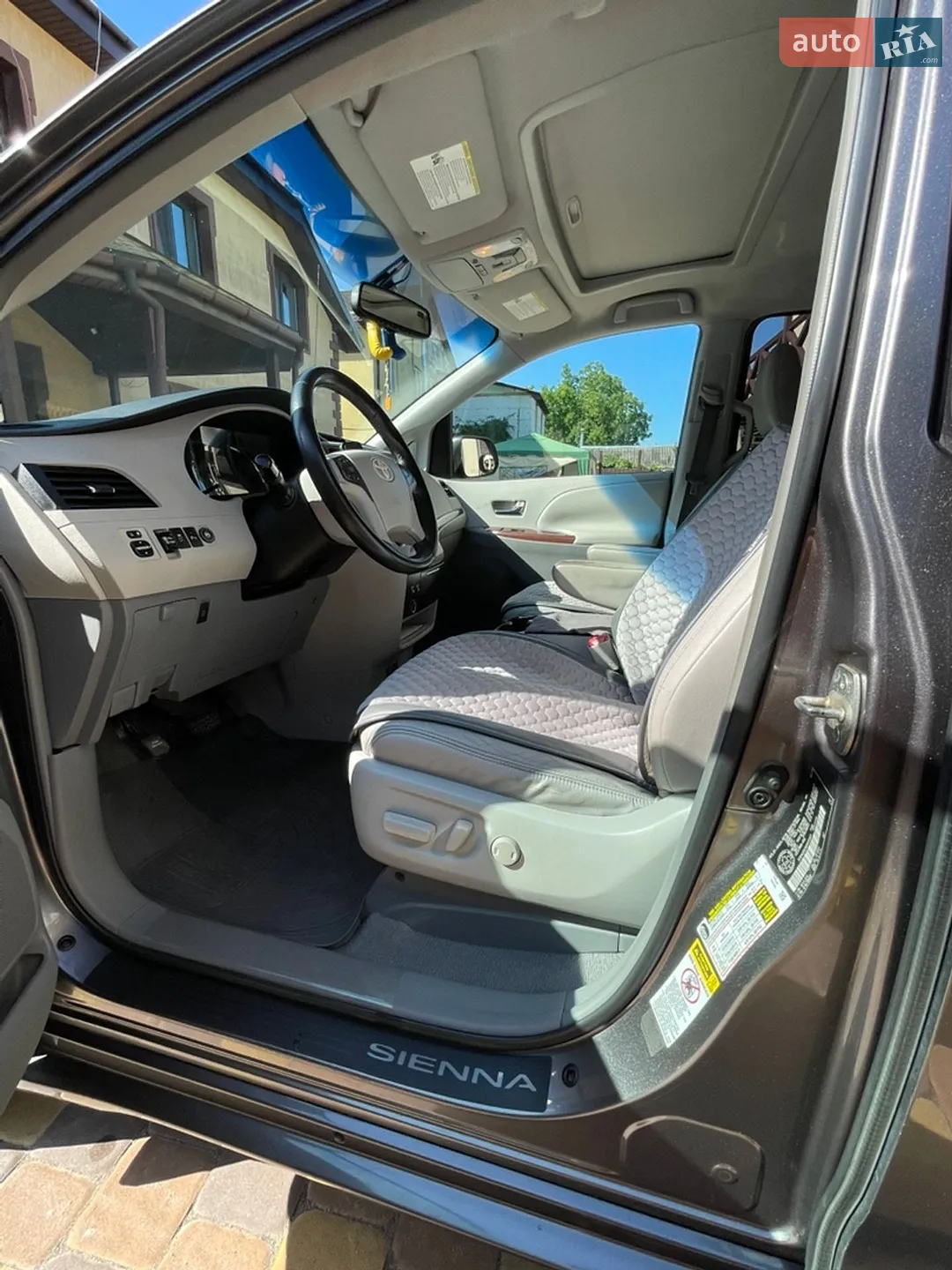 2010 Toyota Sienna - мініатюра 25