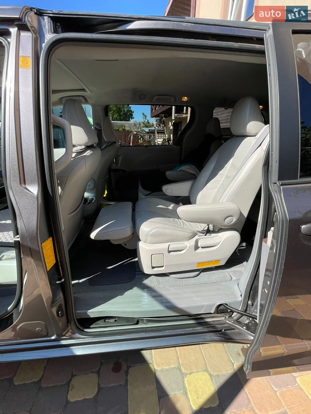 2010 Toyota Sienna - мініатюра 29