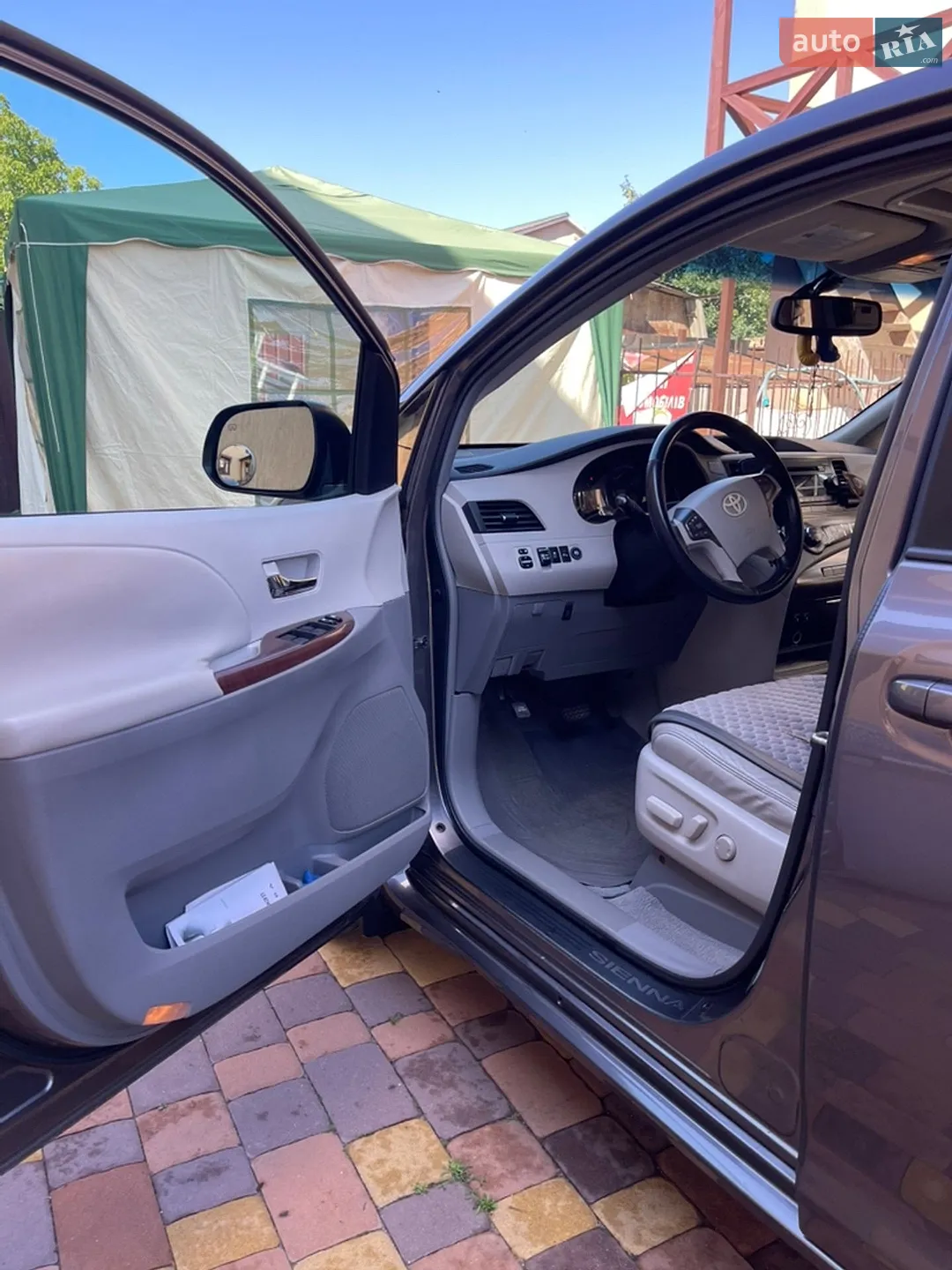 2010 Toyota Sienna - мініатюра 33