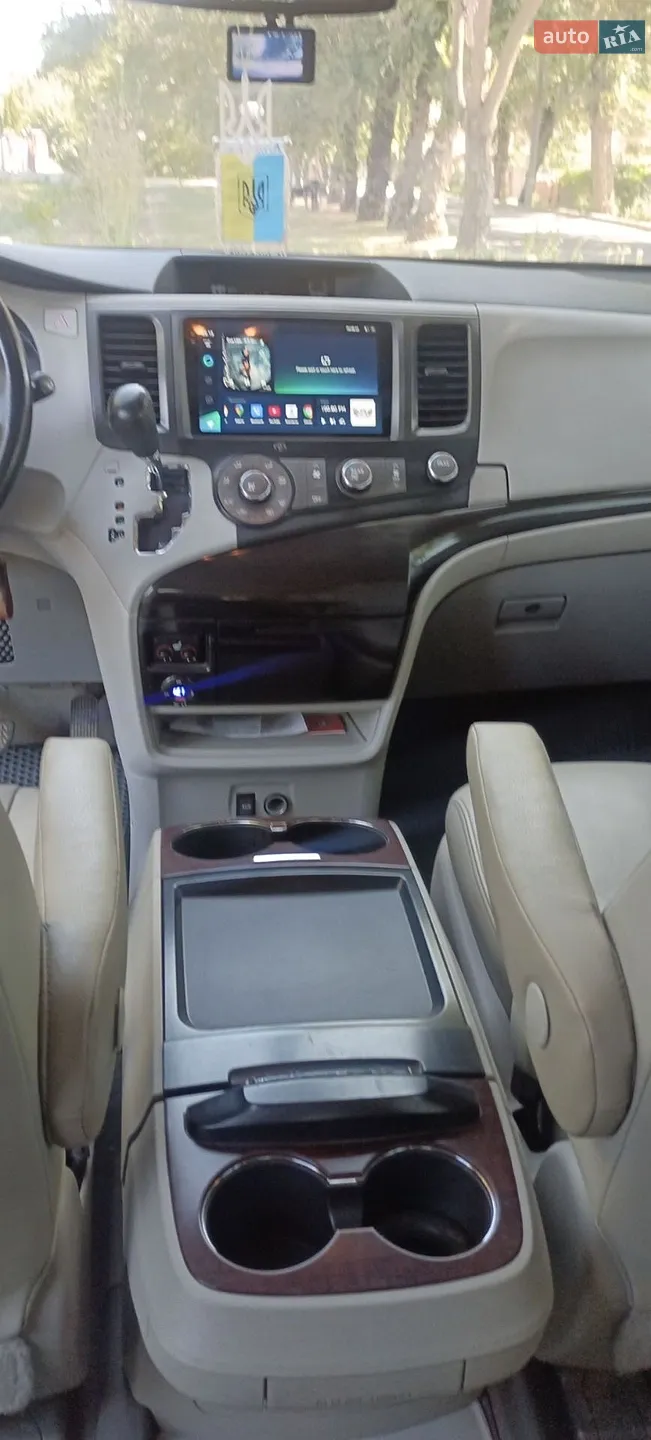 2011 Toyota Sienna - мініатюра 13