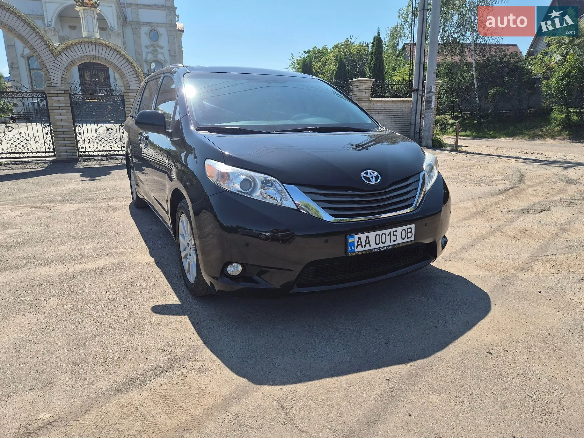 2012 Toyota Sienna - фото 1