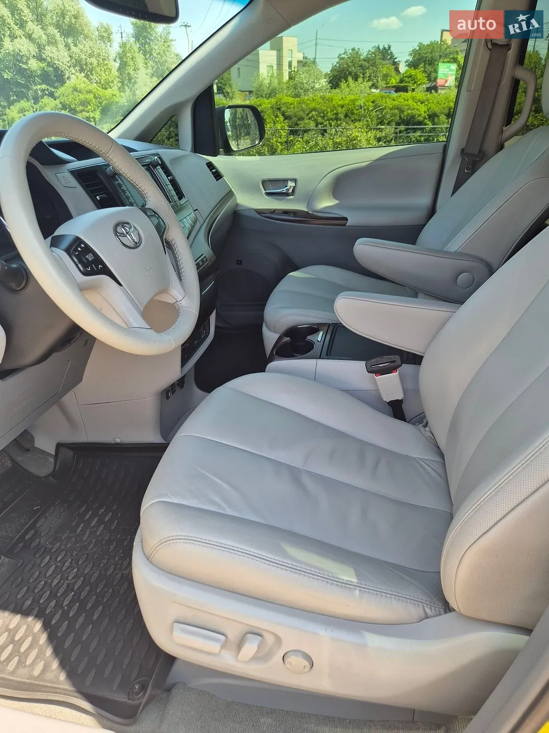 2012 Toyota Sienna - мініатюра 12