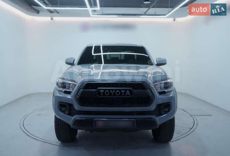 Пикап Toyota Tacoma 2018 в Хмельницком