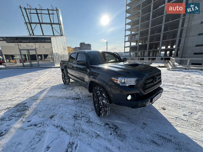 Пікап Toyota Tacoma 2016 в Дніпрі