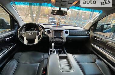 Пікап Toyota Tundra 2016 в 