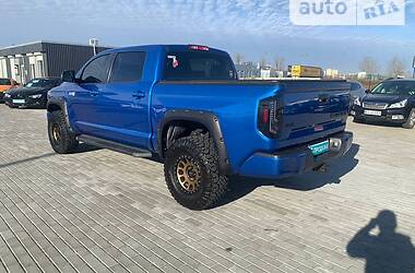 Пікап Toyota Tundra 2016 в 
