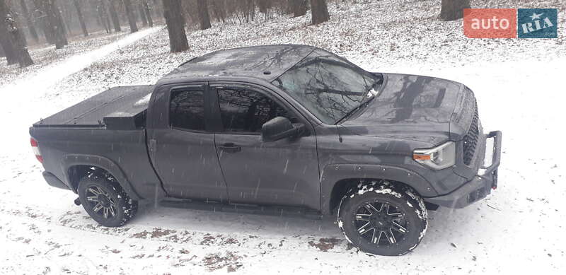 Пикап Toyota Tundra 2017 в Мостиске