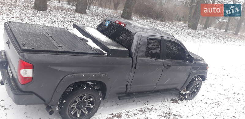 Пикап Toyota Tundra 2017 в Мостиске