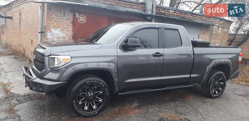 Пикап Toyota Tundra 2017 в Мостиске