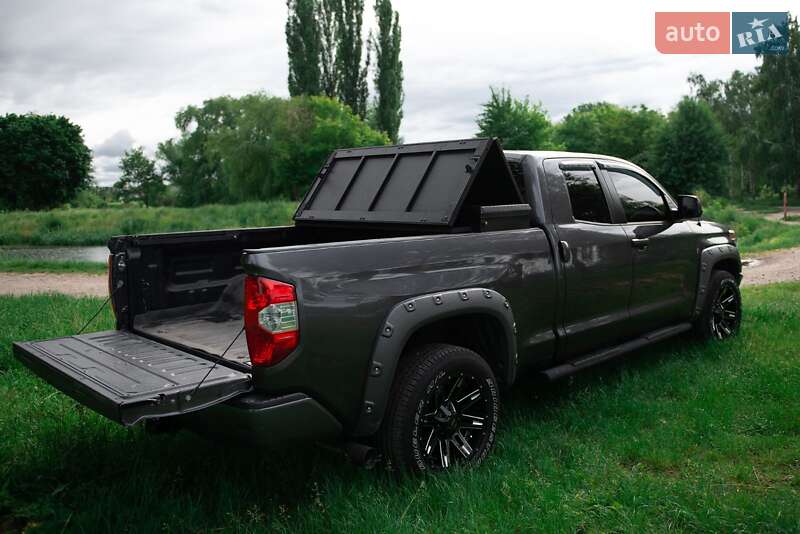 Пикап Toyota Tundra 2017 в Мостиске