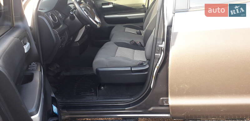 Пикап Toyota Tundra 2017 в Мостиске