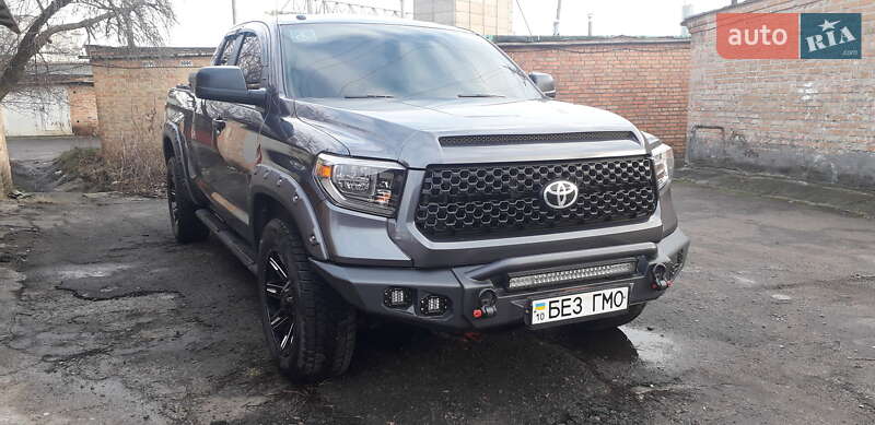 Пикап Toyota Tundra 2017 в Мостиске