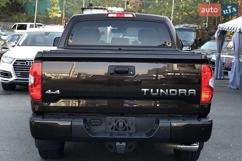 Пікап Toyota Tundra 2018 в Умані