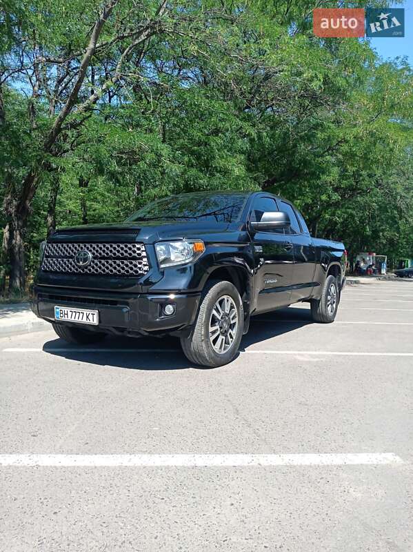 Пикап Toyota Tundra 2018 в 