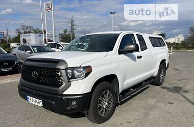 Пікап Toyota Tundra 2018 в Києві