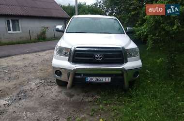 Пикап Toyota Tundra 2012 в 