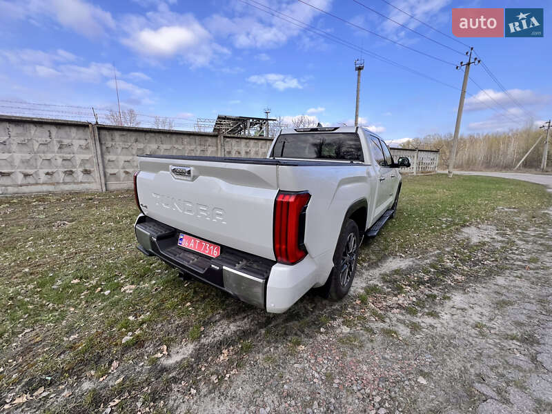 Пікап Toyota Tundra 2022 в Києві
