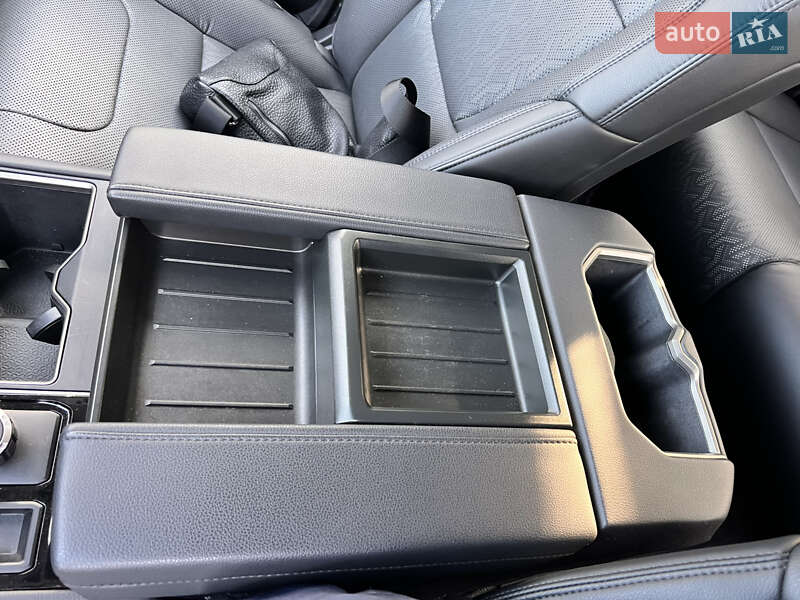 Пікап Toyota Tundra 2022 в Києві