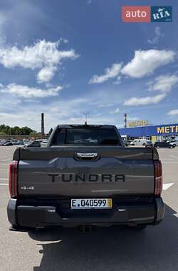 Пикап Toyota Tundra 2023 в 