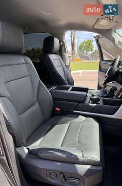 Пикап Toyota Tundra 2023 в 