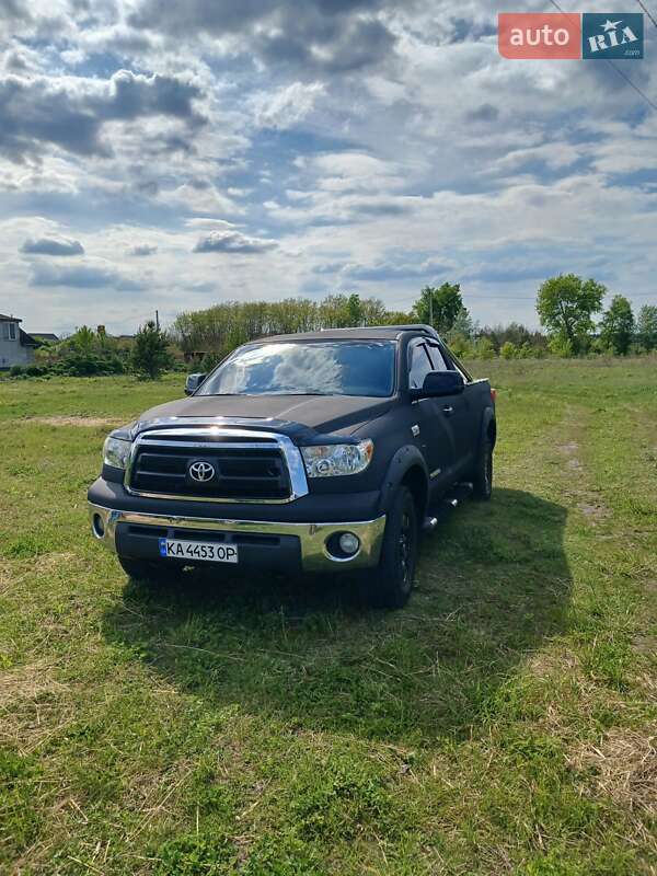 Toyota Tundra 2010