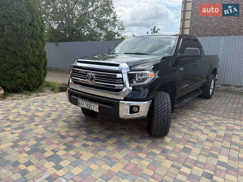 Пикап Toyota Tundra 2016 в Ужгороде