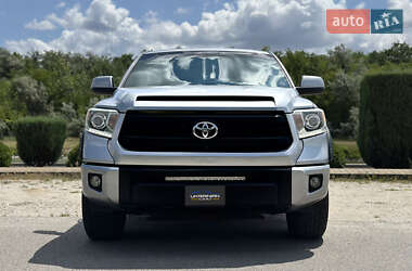 Пикап Toyota Tundra 2014 в 