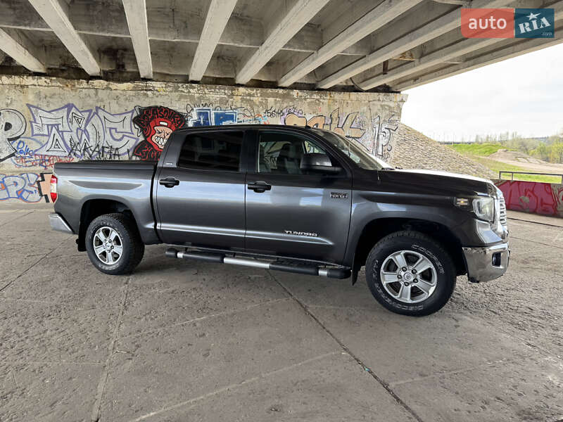 Пікап Toyota Tundra 2014 в Києві