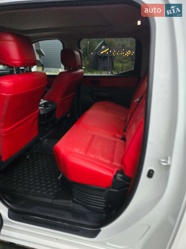 Пікап Toyota Tundra 2023 в Дніпрі