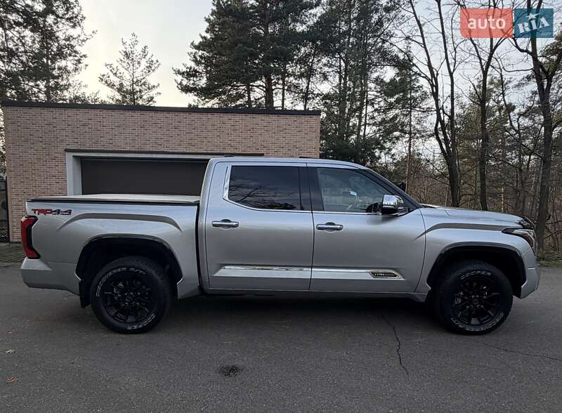 Пікап Toyota Tundra 2023 в Києві