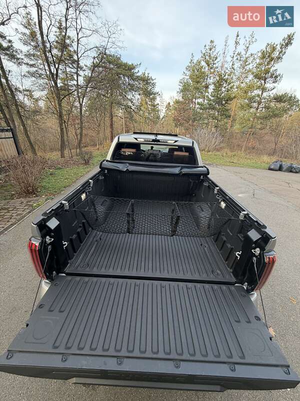 Пікап Toyota Tundra 2023 в Києві