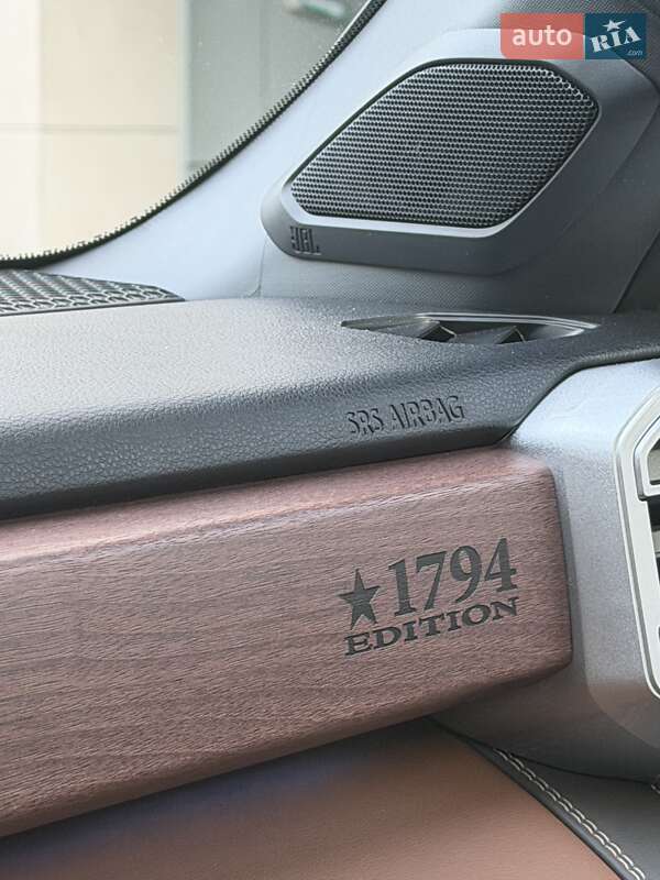 Пікап Toyota Tundra 2023 в Києві