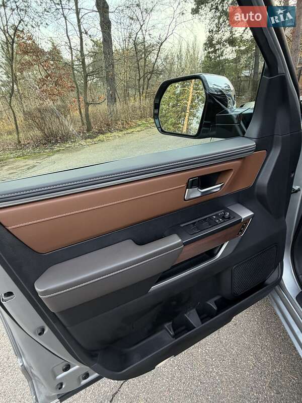 Пікап Toyota Tundra 2023 в Києві