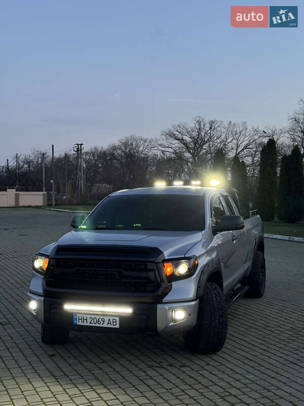 Пикап Toyota Tundra 2015 в Одессе
