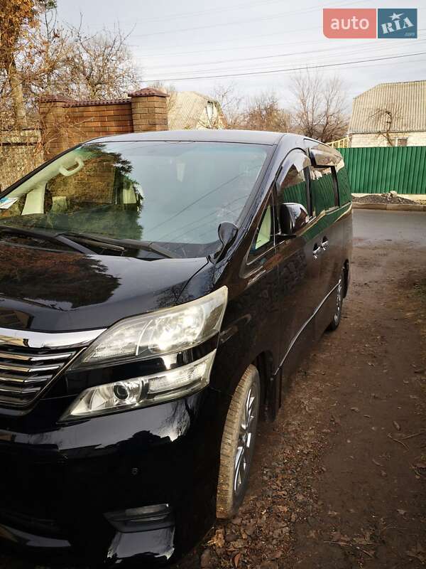 Мінівен Toyota Vellfire 2010 в 