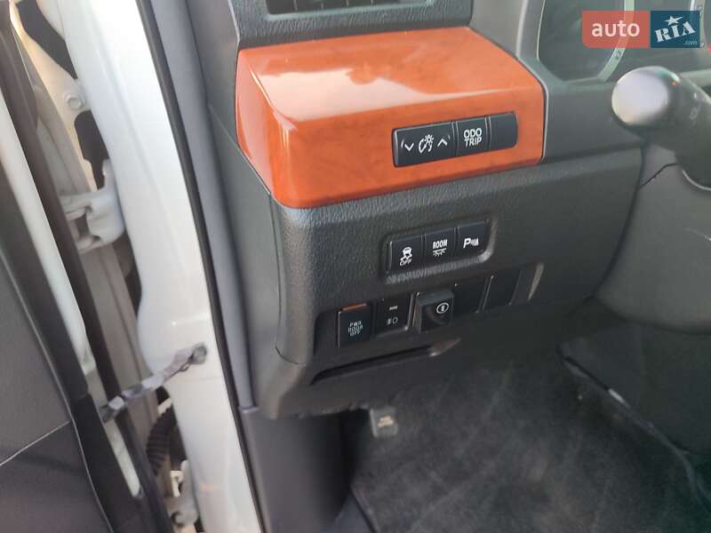 Мінівен Toyota Vellfire 2011 в Чорноморську