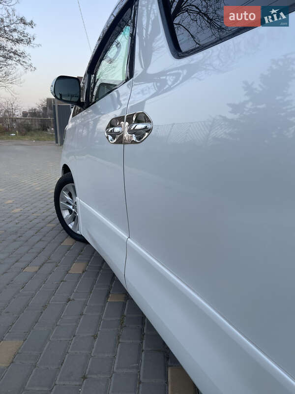 Мінівен Toyota Vellfire 2013 в Одесі