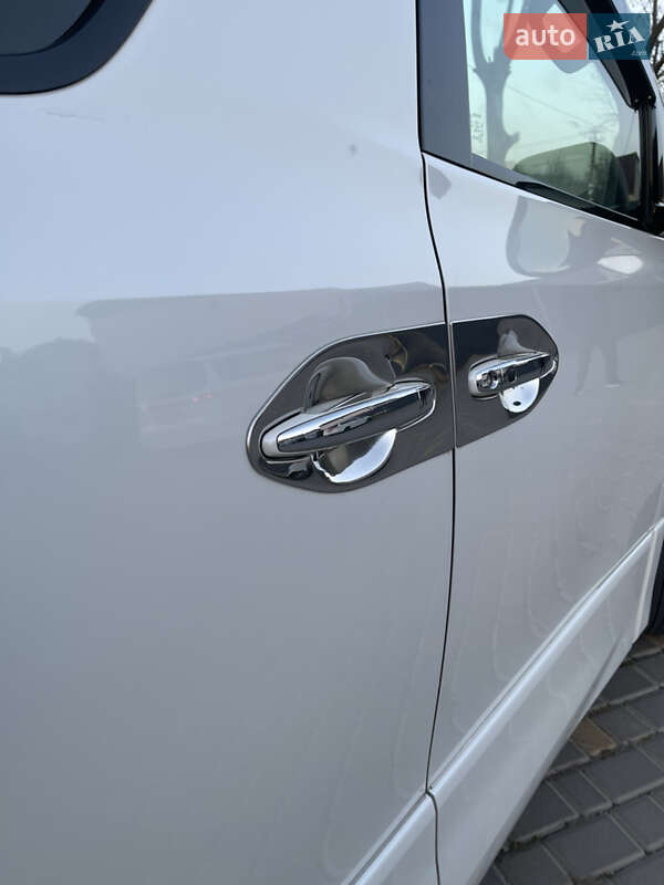 Мінівен Toyota Vellfire 2013 в Одесі