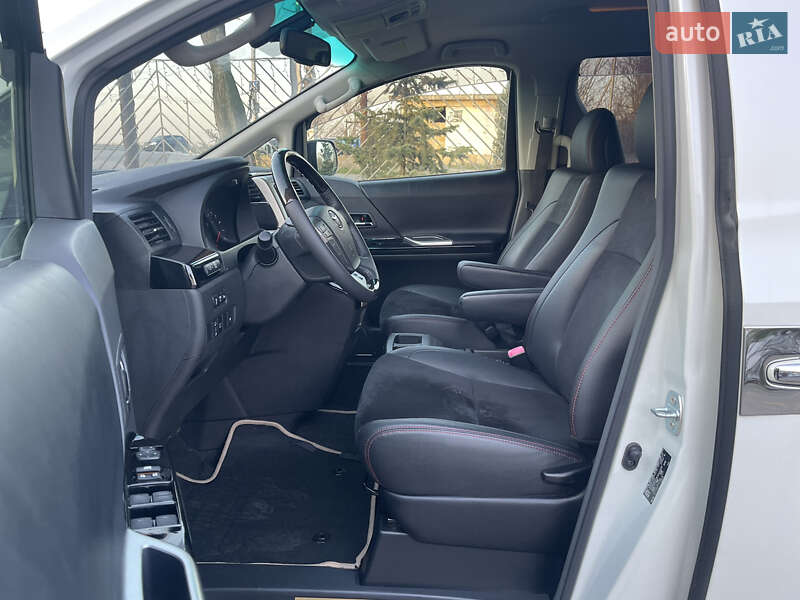 Мінівен Toyota Vellfire 2013 в Одесі